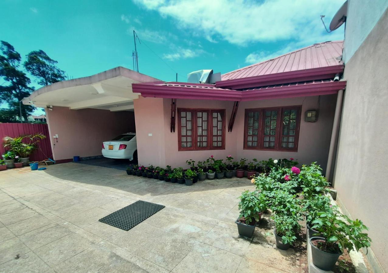 Thuvaraga Inn Nuwara Eliya Exterior photo
